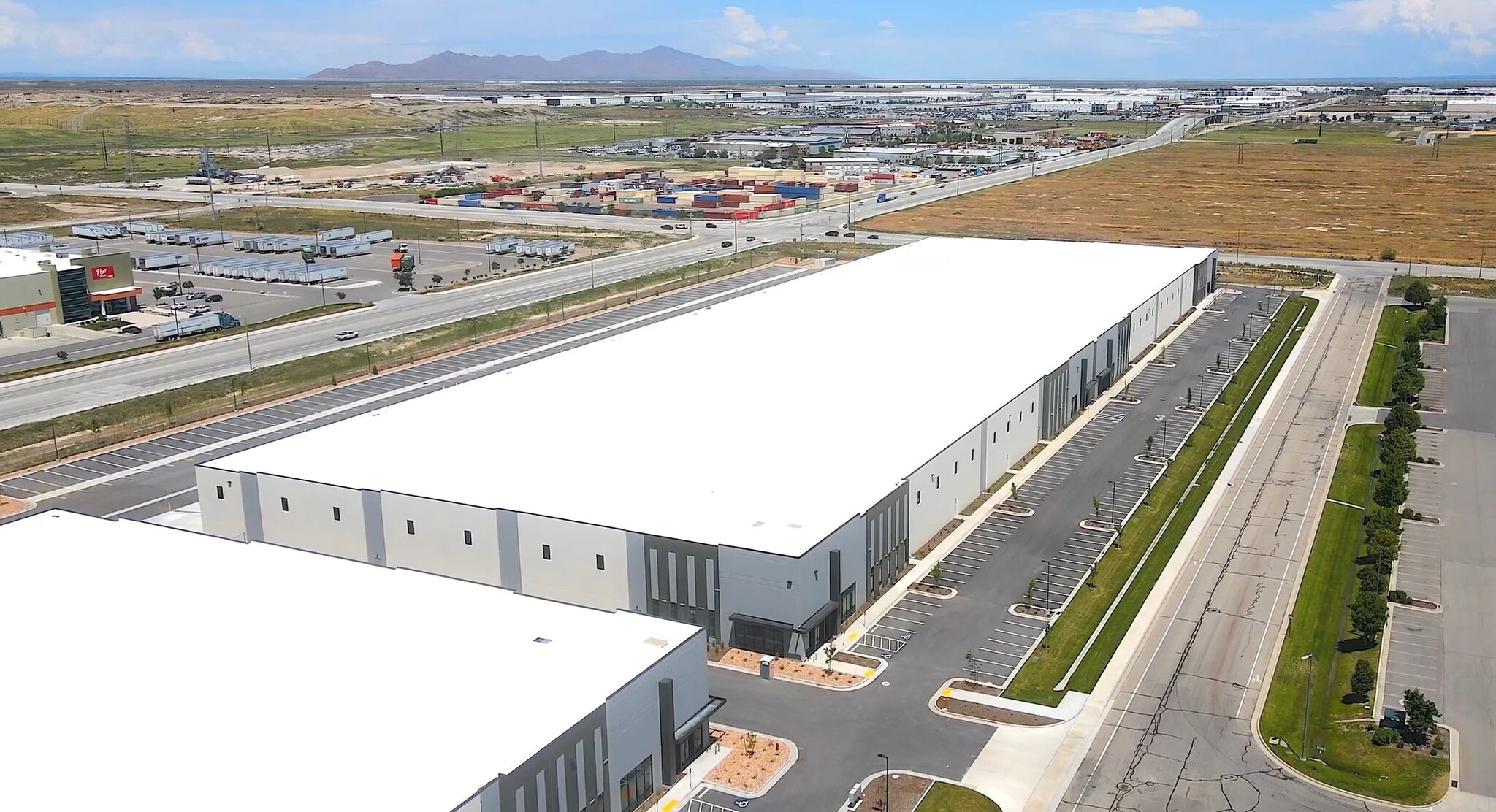 1455 S 5600 W, Salt Lake City, UT à louer Photo du bâtiment- Image 1 de 6