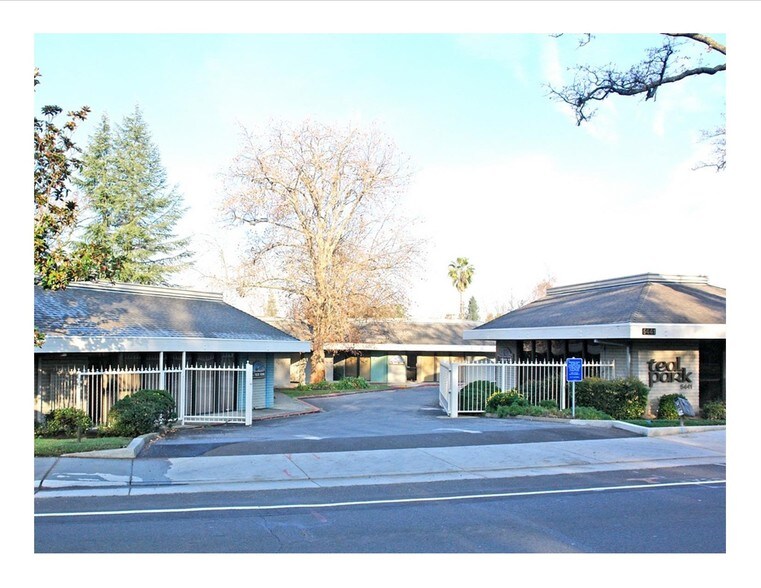 5441 Fair Oaks Blvd, Carmichael, CA à louer - Photo du bâtiment - Image 1 de 4