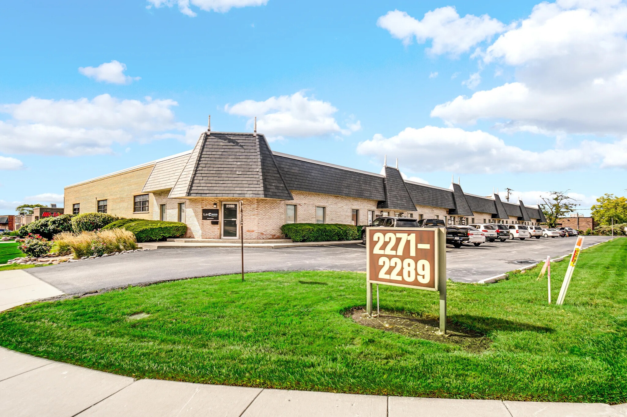2271-2289 Devon Ave, Elk Grove Village, IL à louer Photo du bâtiment- Image 1 de 6