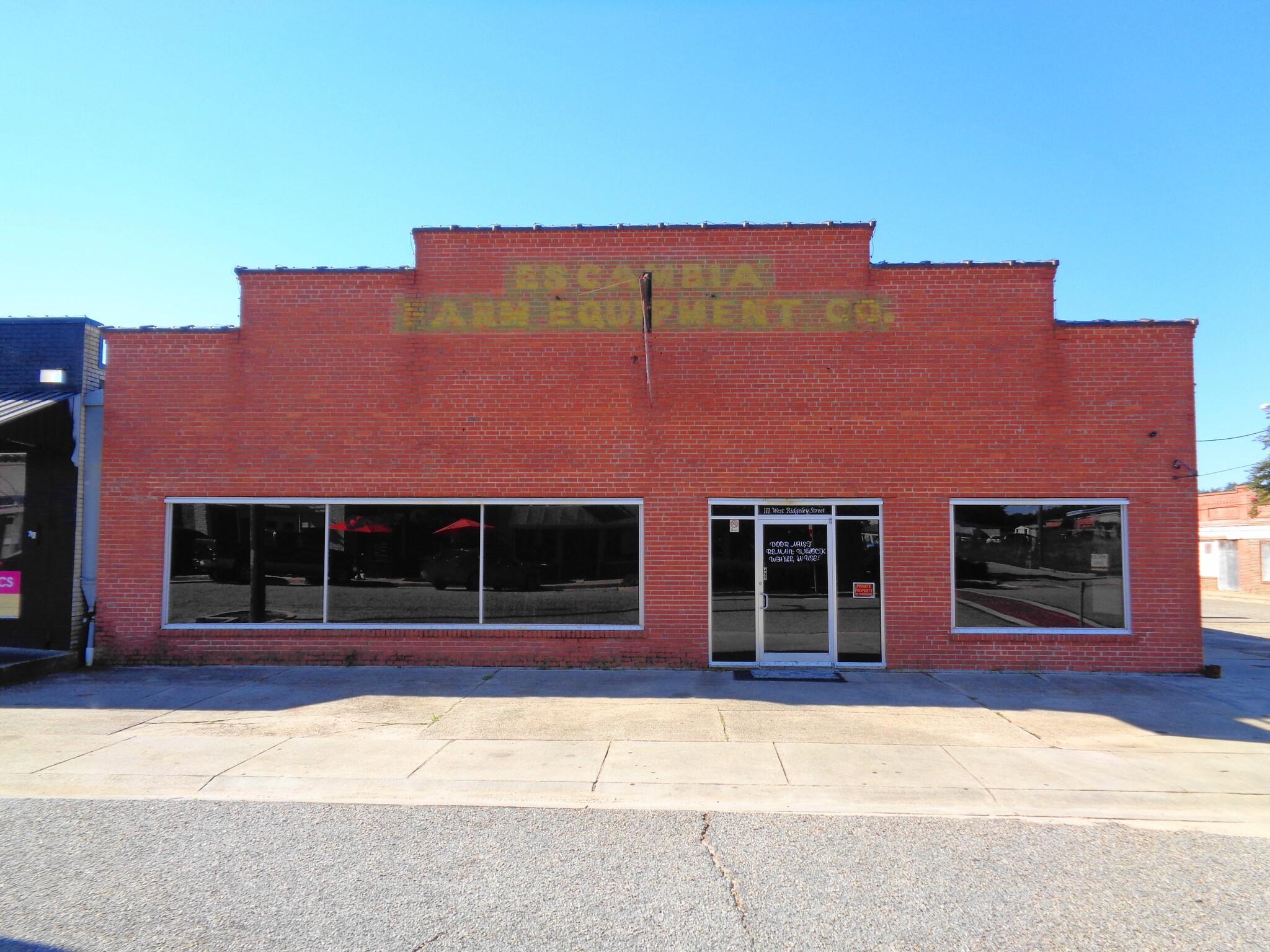 111 W Ridgeley St, Atmore, AL for sale Primary Photo- Image 1 of 33