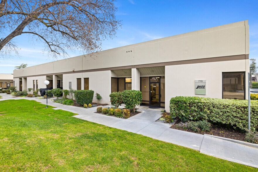 828-850 Charcot Ave, San Jose, CA à louer - Photo du bâtiment - Image 3 de 7