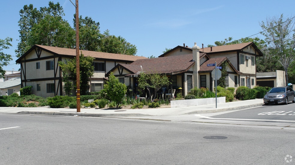 24802 Walnut St, Newhall, CA à vendre - Photo du bâtiment - Image 2 de 2