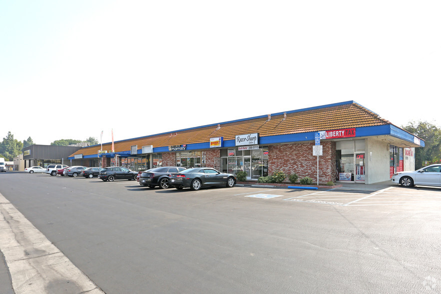 2602-2626 Ashlan St, Fresno, CA for lease - Primary Photo - Image 1 of 5