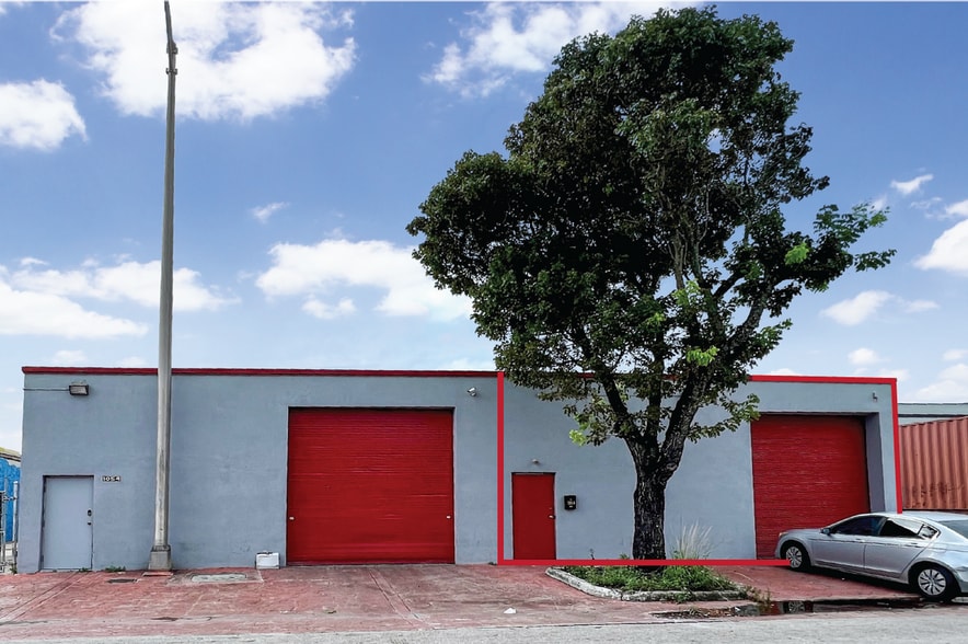 1052-1054 E 27th St, Hialeah, FL for lease - Building Photo - Image 2 of 2