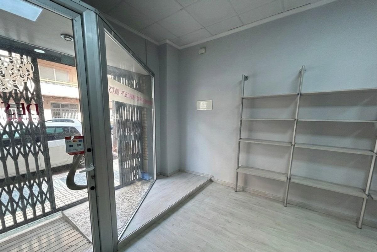 Carlet, VAL 46240 - Unit - - - Interior Photo - Image 2 of 6