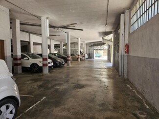 Plus de détails pour Multi-résidentiel à vendre