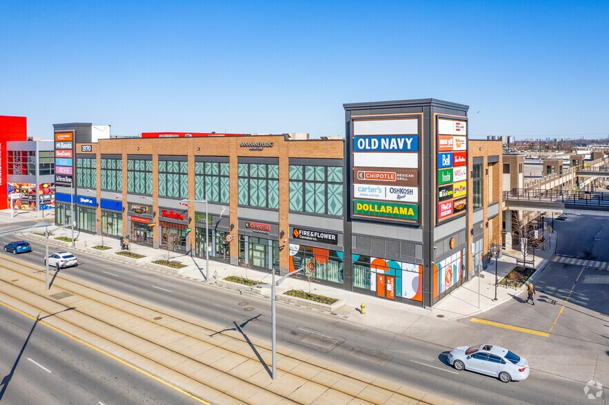 2100 Saint Clair Ave, Toronto, ON à louer - Photo du bâtiment - Image 1 de 17