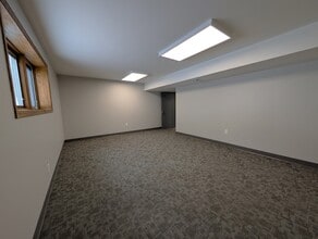 5881 Cedar Lake Rd S, Saint Louis Park, MN à louer Photo intérieure- Image 2 de 3