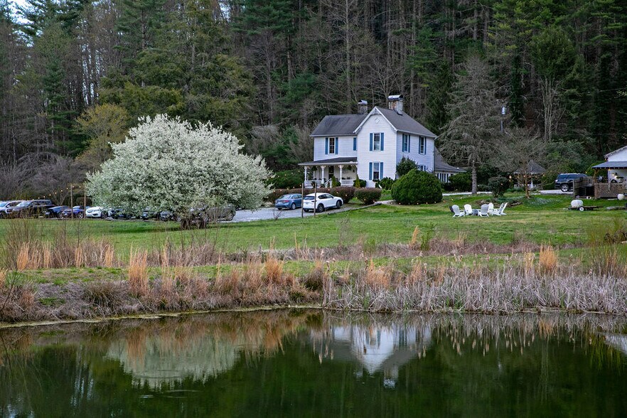 151 Everett Rd, Pisgah Forest, NC for sale - Primary Photo - Image 1 of 13