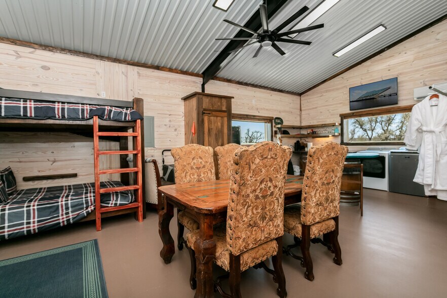 100 Five Star Trl, Fredericksburg, TX à vendre - Photo intérieure - Image 2 de 58
