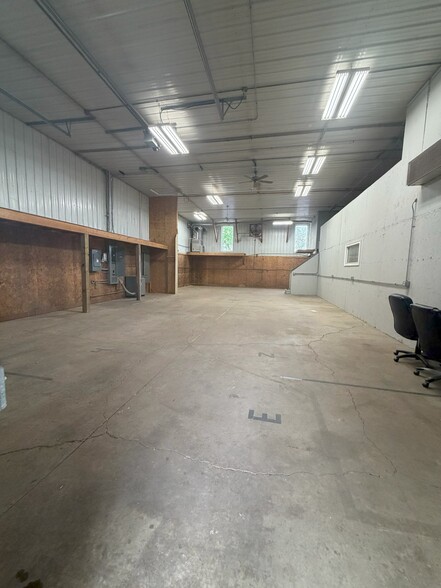 39W963 Midan Dr, Elburn, IL for lease - Interior Photo - Image 2 of 17