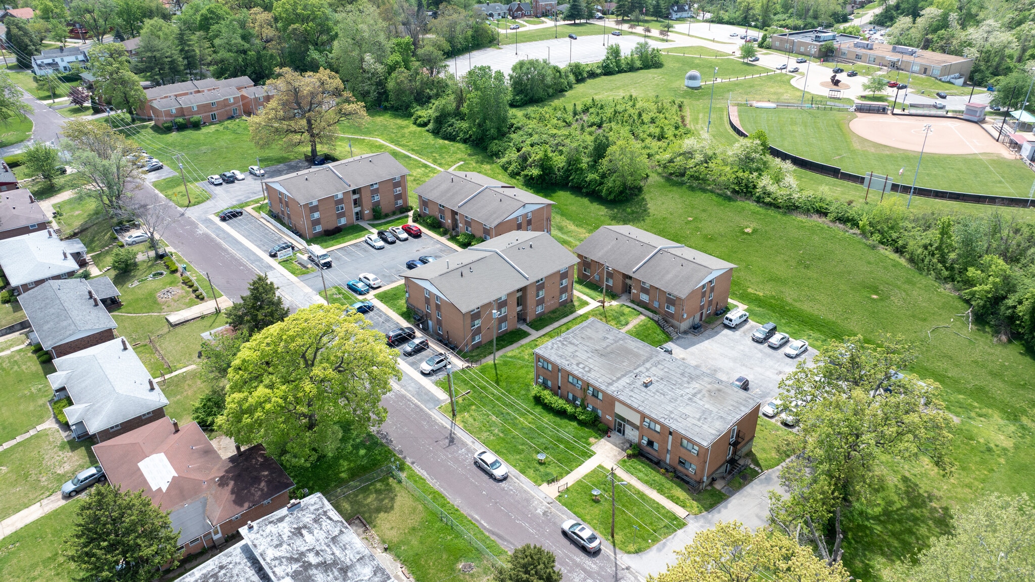 7718-7744 Springdale Dr, Saint Louis, MO for sale Primary Photo- Image 1 of 19