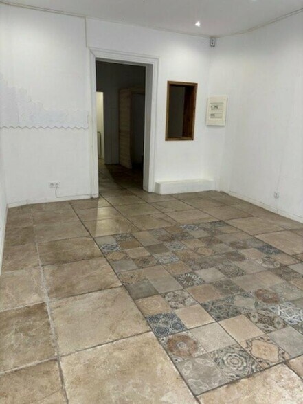 Retail in Arles for lease - Interior Photo - Image 3 of 5
