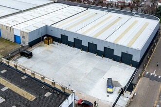 Streatham Rd, Mitcham à louer Photo du bâtiment- Image 1 de 5