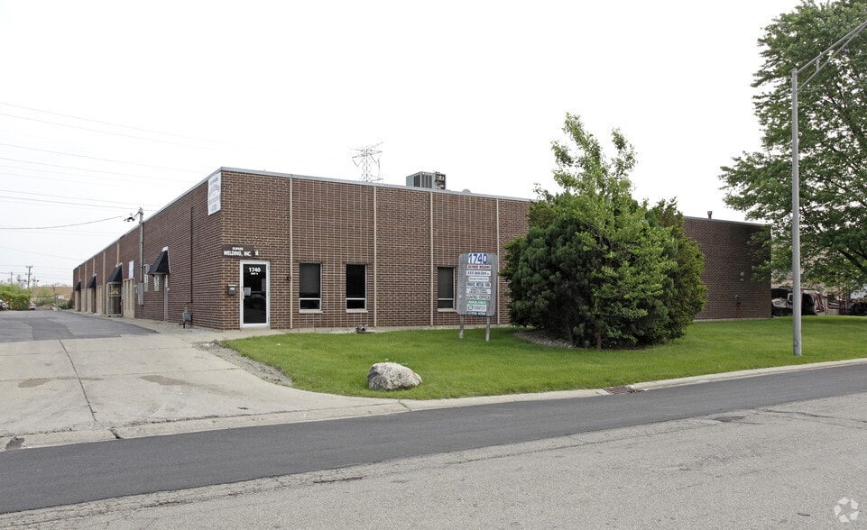 1740 W Cortland Ct, Addison, IL for lease - Building Photo - Image 1 of 7