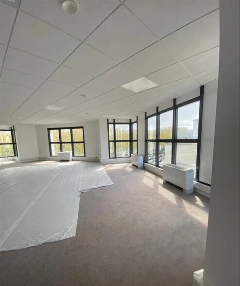 Office in Asnières-sur-Seine for lease - Interior Photo - Image 3 of 6