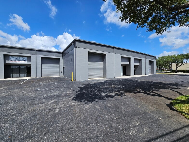 8111 Garden Rd, Riviera Beach, FL for sale - Building Photo - Image 3 of 5