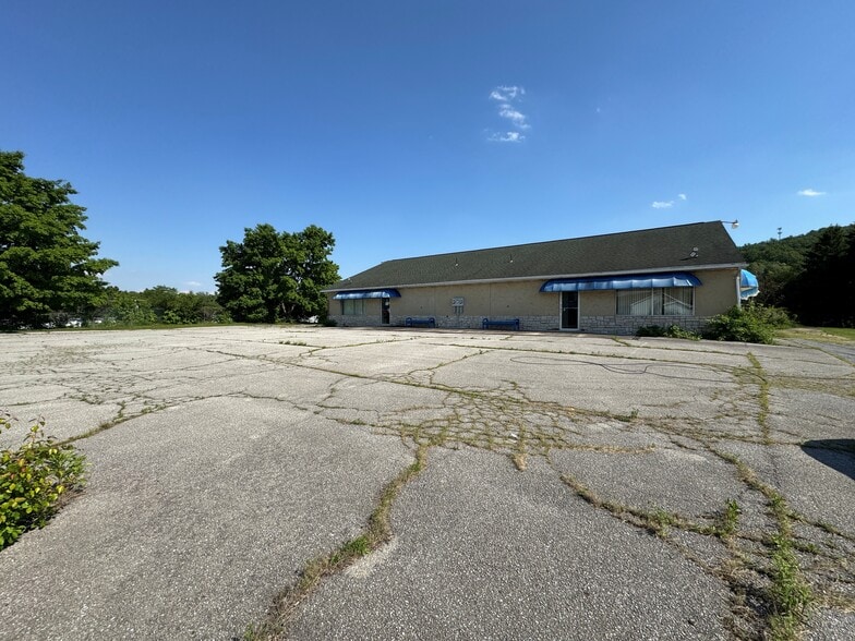 1570 Robinhood Dr, Etters, PA for lease - Building Photo - Image 2 of 2