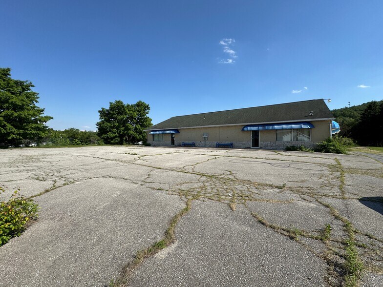 1570 Robinhood Dr, Etters, PA à louer - Photo du bâtiment - Image 2 de 2