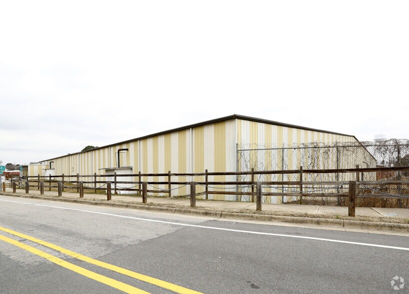 62 T Kemp Rd, Louisburg, NC à louer - Photo du bâtiment - Image 2 de 4