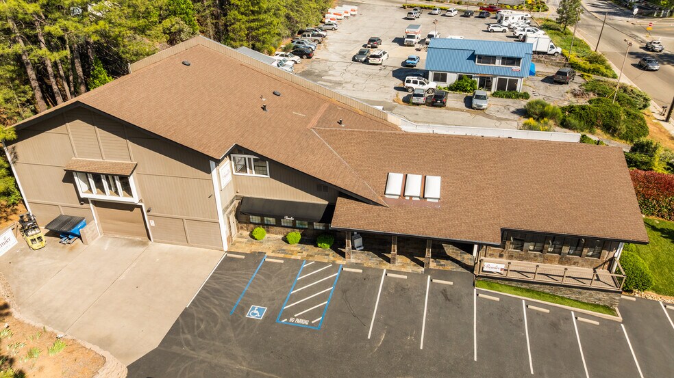 807 S Auburn St, Grass Valley, CA à vendre - Photo du bâtiment - Image 3 de 47