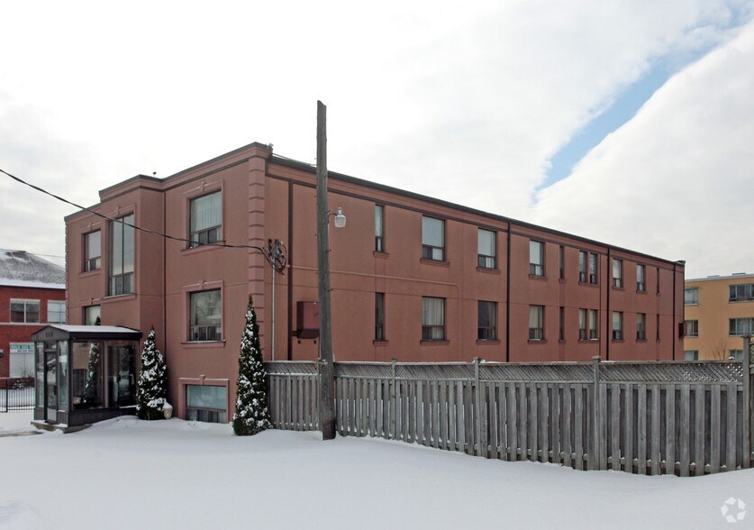 640 Kennedy Rd, Toronto, ON à vendre - Photo principale - Image 1 de 2