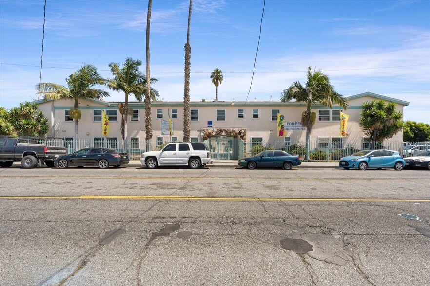 10600 S Inglewood Ave, Inglewood, CA for sale - Building Photo - Image 3 of 17