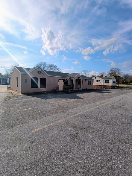652 S Broadway St, Forest City, NC à vendre - Photo du bâtiment - Image 2 de 17