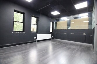 118 High St, Uxbridge for lease Interior Photo- Image 2 of 2