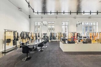 Office in Paris for lease Interior Photo- Image 1 of 11