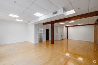 430-432 Rue Sainte-Hélène, Montréal, QC for lease Interior Photo- Image 2 of 7