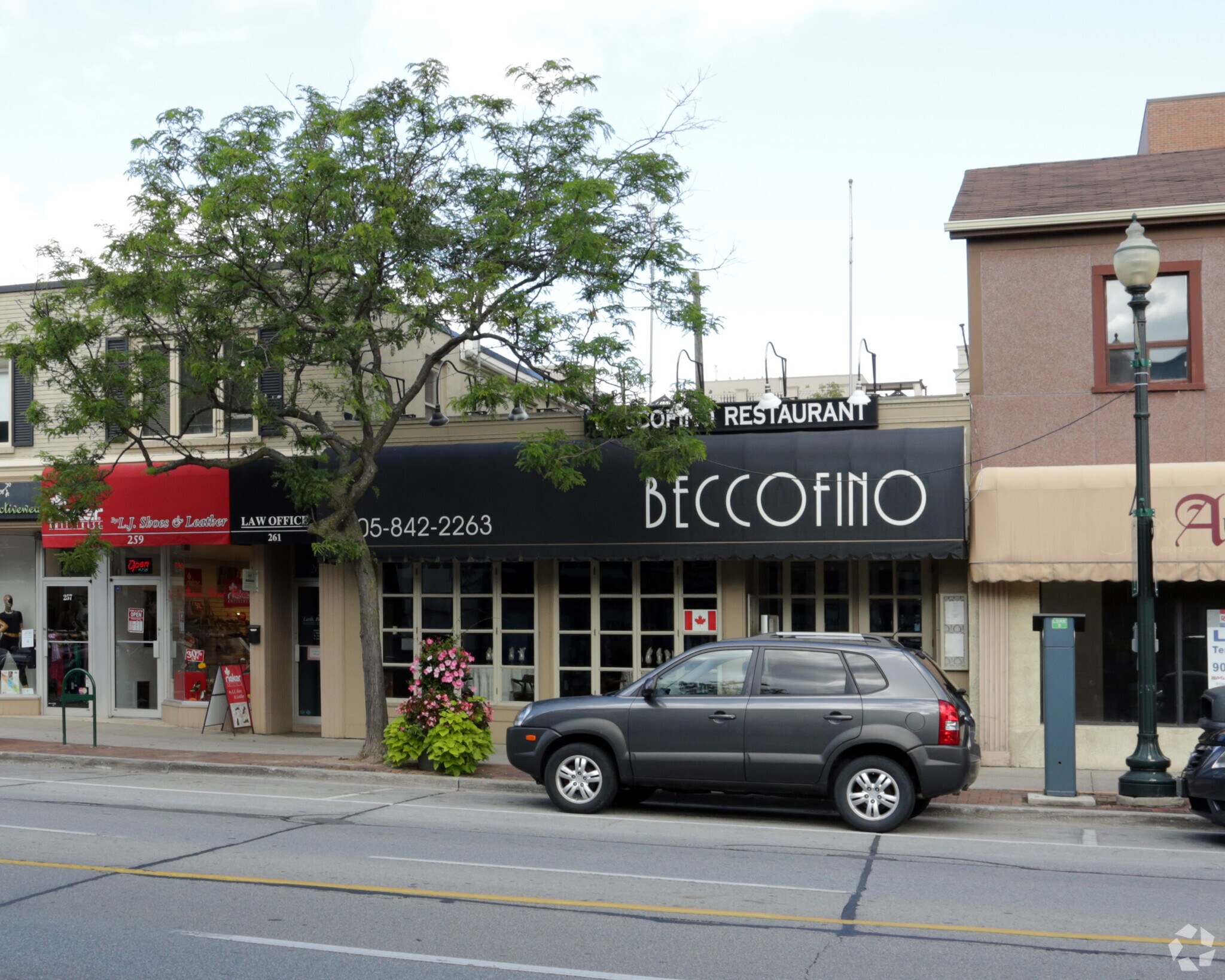 263 Lakeshore Rd E, Oakville, ON for lease Primary Photo- Image 1 of 3