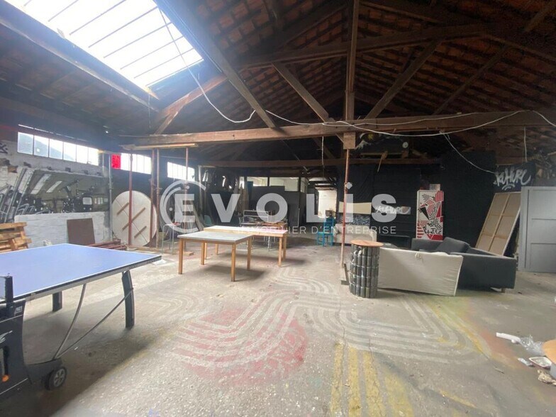 Flex in Montreuil for sale - Building Photo - Image 2 of 7