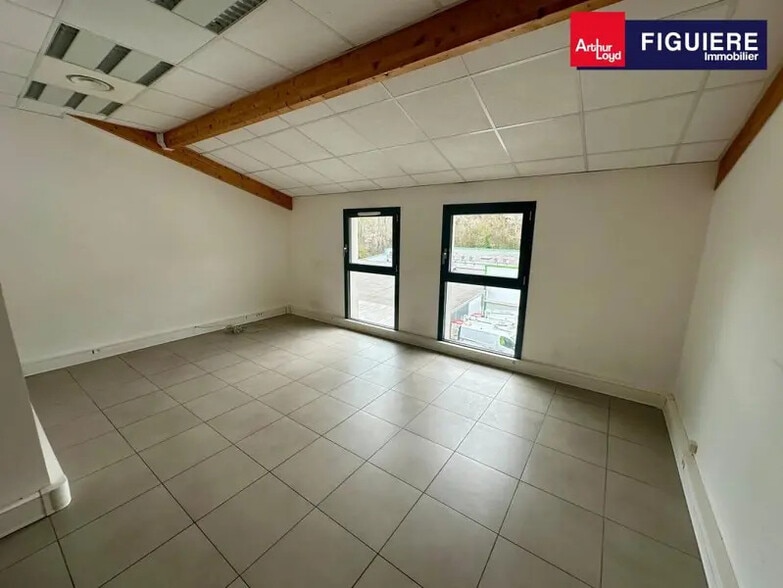 1652 Avenue Paul Jullien, Le Tholonet for sale - Interior Photo - Image 3 of 7