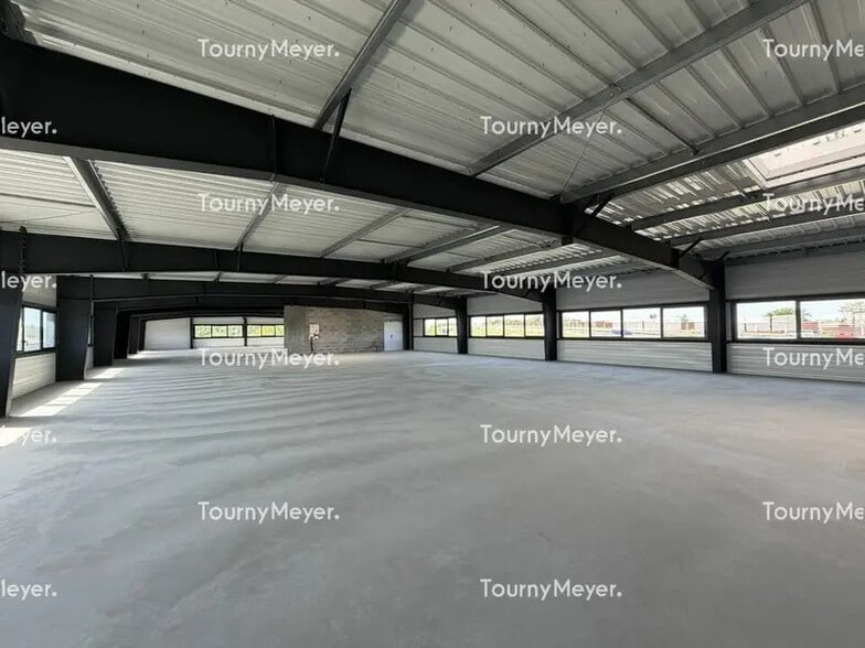 Flex in Pinsaguel for lease - Interior Photo - Image 3 of 9