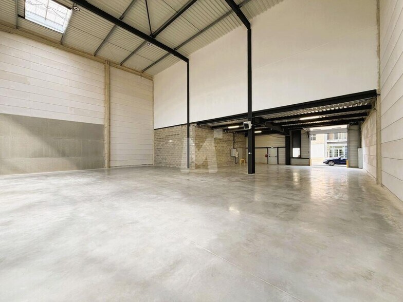 Flex in Wissous for lease - Interior Photo - Image 3 of 17