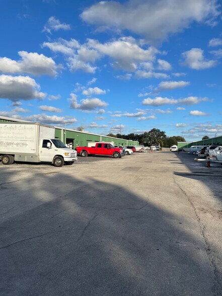5100 95th St N, Saint Petersburg, FL à louer - Photo du bâtiment - Image 3 de 10