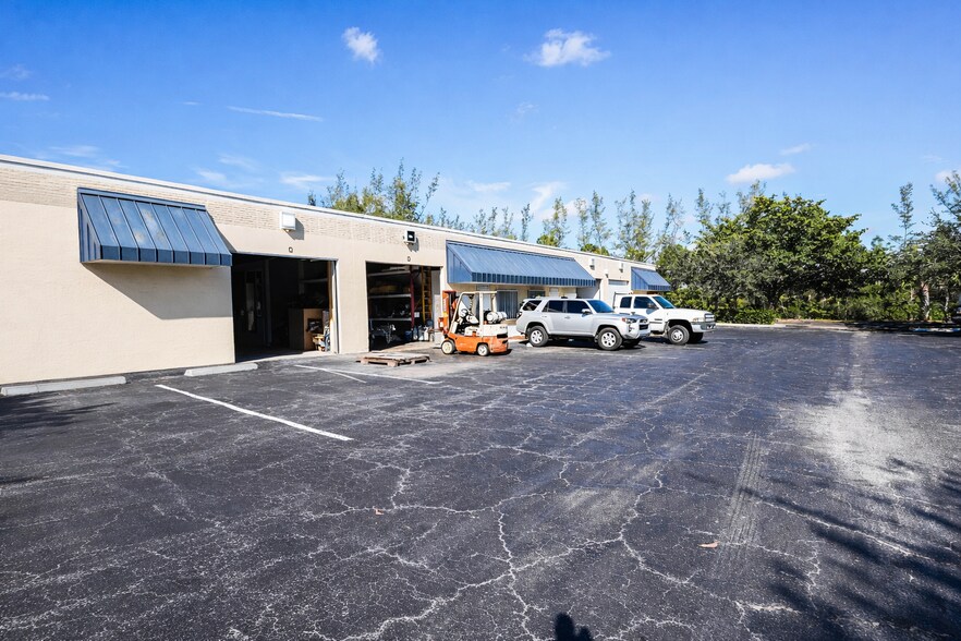 15935 Assembly Loop, Jupiter, FL à vendre - Photo du bâtiment - Image 2 de 19