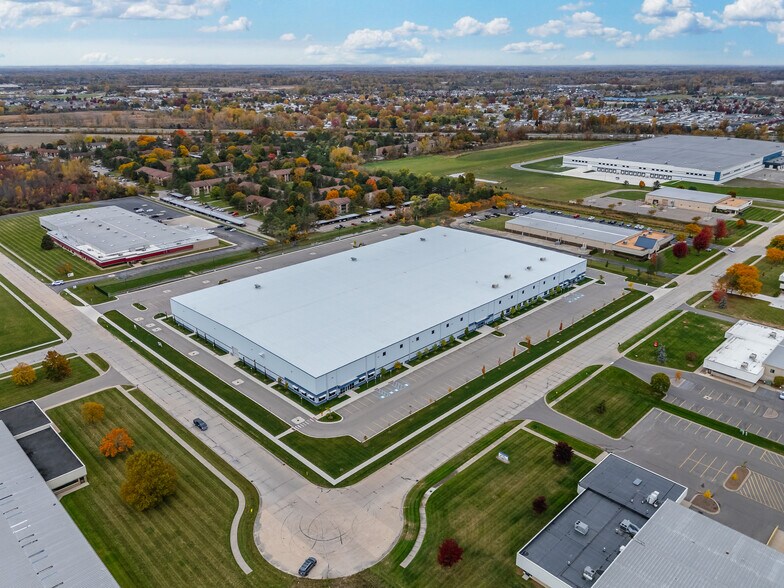 52017 Sierra Dr, New Baltimore, MI à louer - Photo du bâtiment - Image 1 de 5