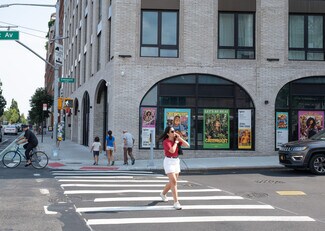 Plus de détails pour 210 Greenpoint Ave, Brooklyn, NY - Commerce de détail à louer