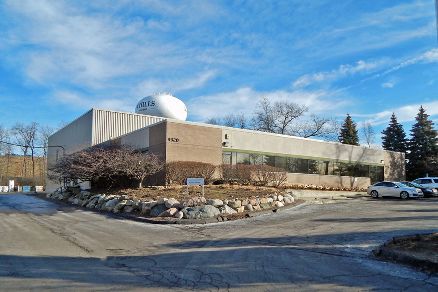 4520 Glenmeade Ln, Auburn Hills, MI à louer - Photo du bâtiment - Image 2 de 4