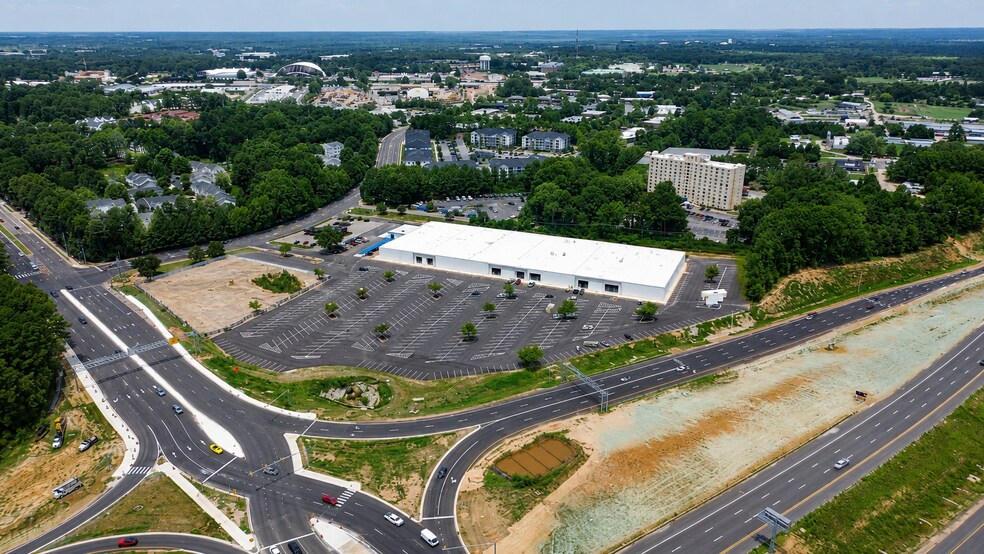4500 Western Blvd, Raleigh, NC à louer - Photo du bâtiment - Image 3 de 4