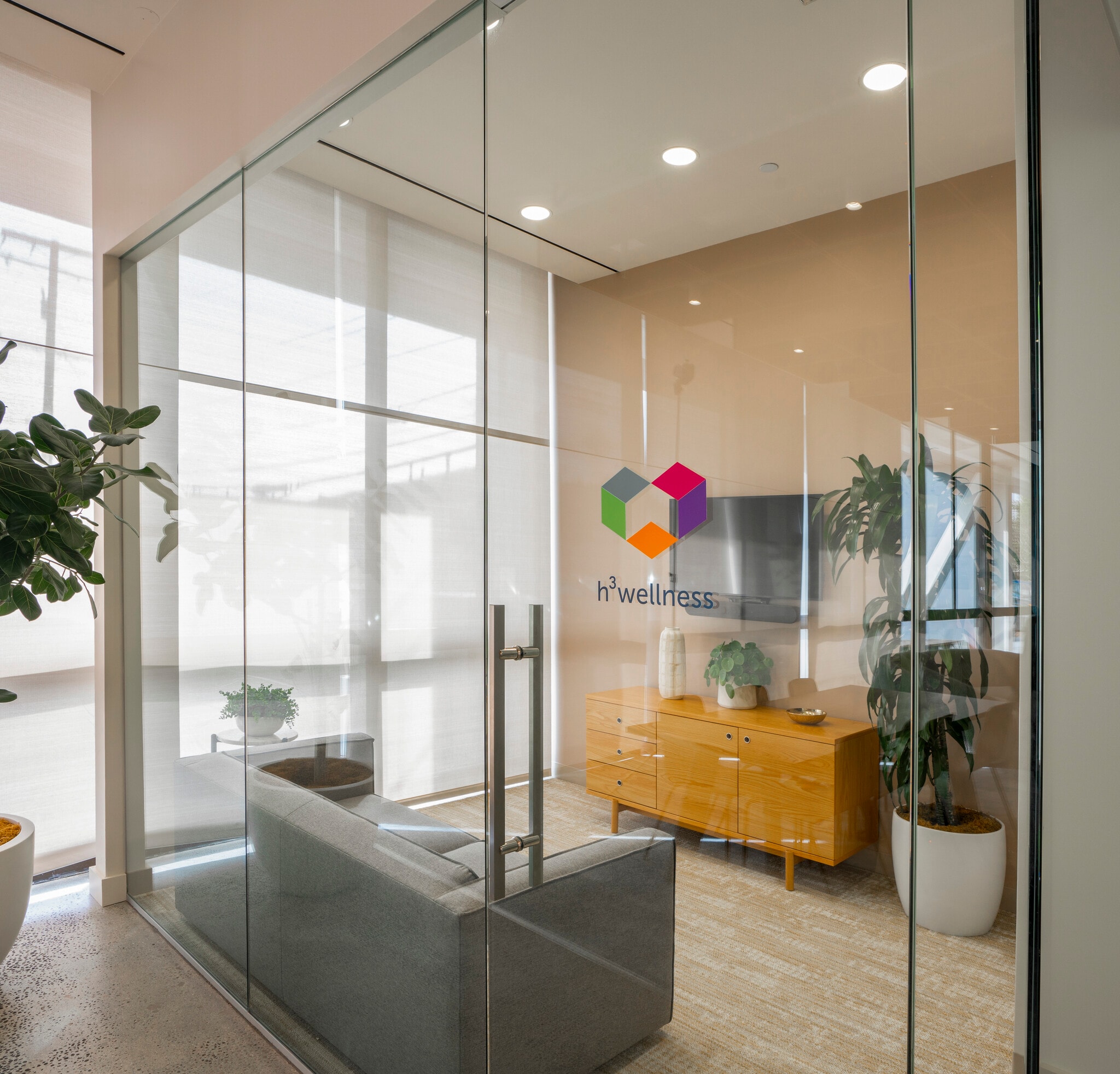 3130 Wilshire Blvd, Santa Monica, CA for lease Building Photo- Image 1 of 4