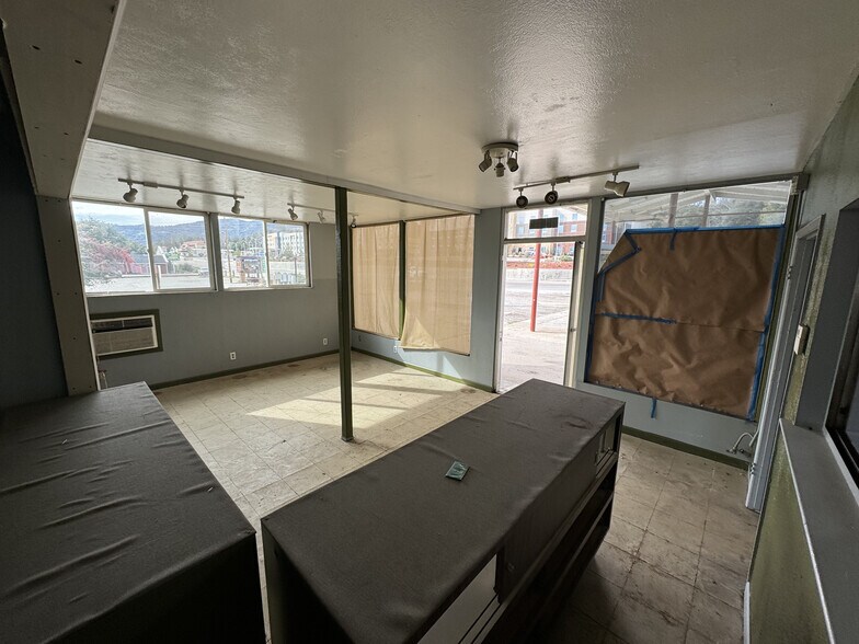 40843 Highway 41, Oakhurst, CA à vendre - Photo intérieure - Image 2 de 14