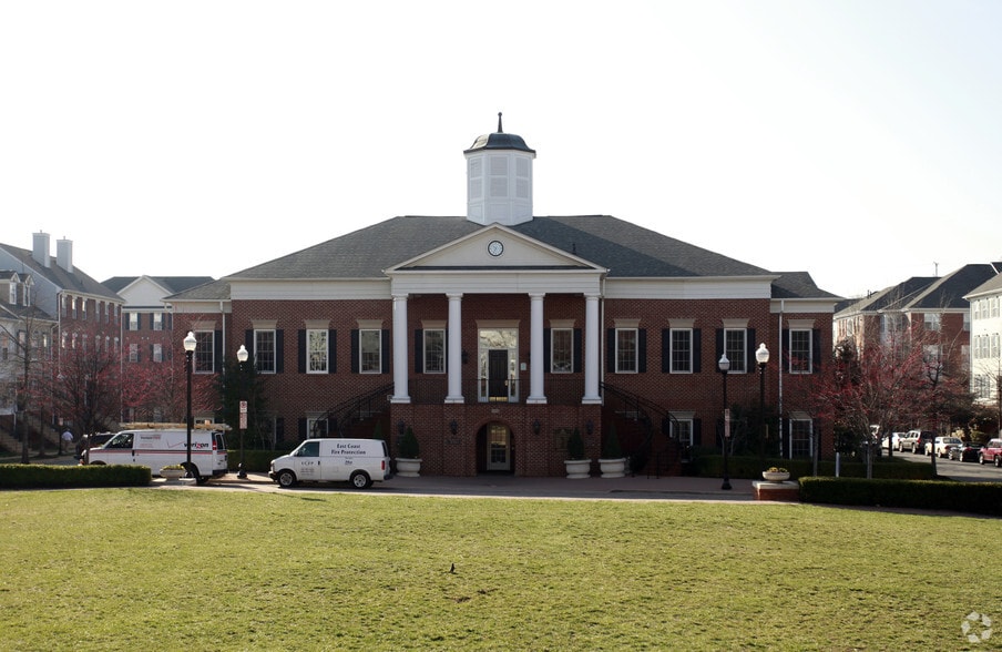 2350 26th Ct, Arlington, VA for lease - Building Photo - Image 2 of 46