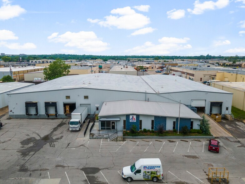 5440 S 101st East Ave, Tulsa, OK à vendre - Photo du bâtiment - Image 2 de 35