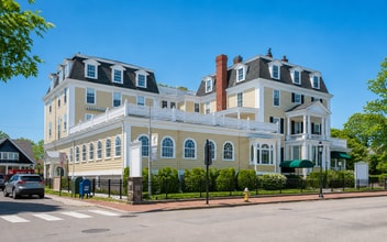 38 Bellevue Ave, Newport, RI for lease Interior Photo- Image 2 of 2