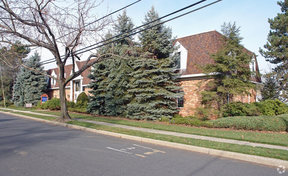 385 Clinton Ave, Wyckoff, NJ à vendre - Photo du bâtiment - Image 3 de 15