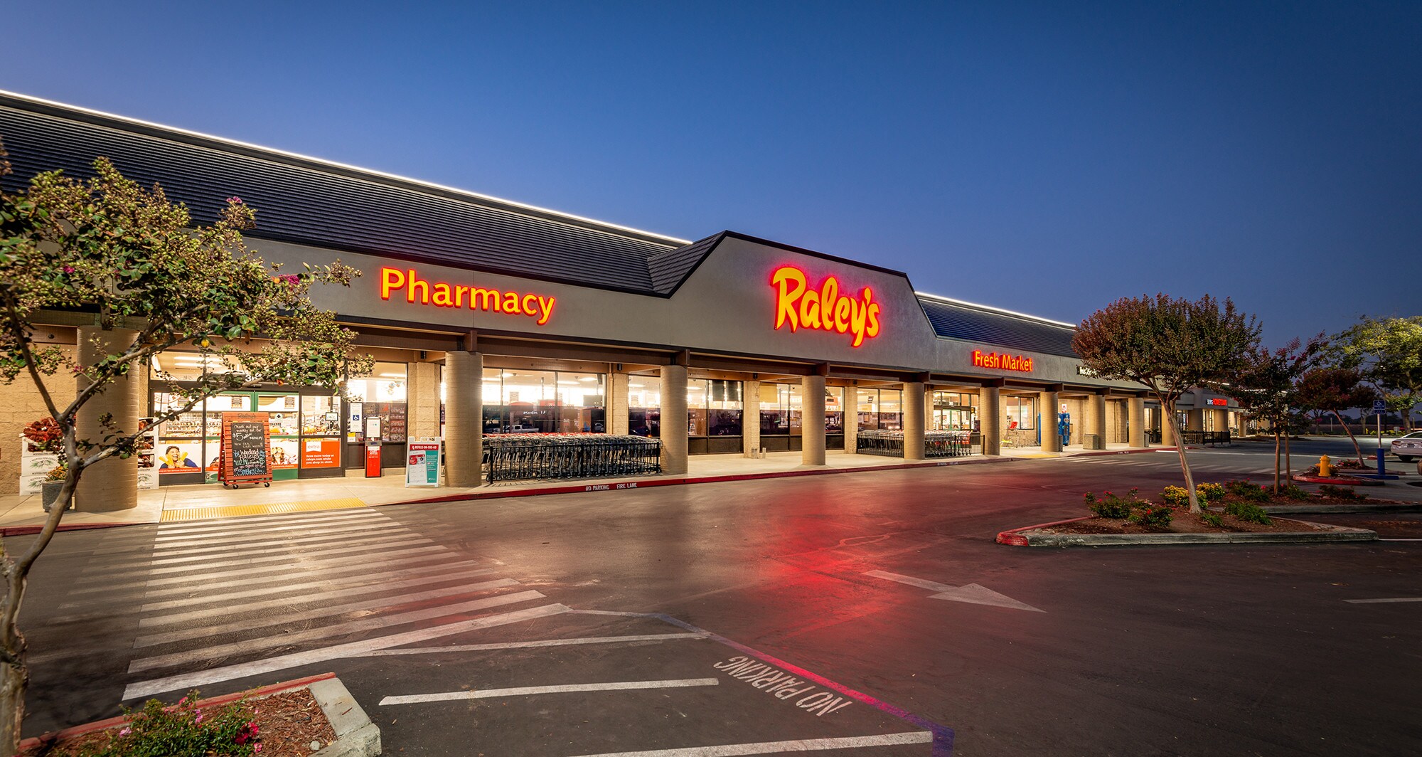 353-375 W Main St, Woodland, CA à louer Photo principale- Image 1 de 11