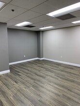 16885 W Bernardo Dr, San Diego, CA à louer Photo intérieure- Image 2 de 9